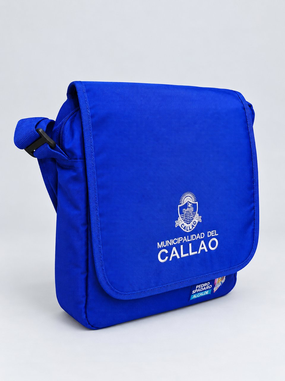 Morral institucional con solapa — fotografía A