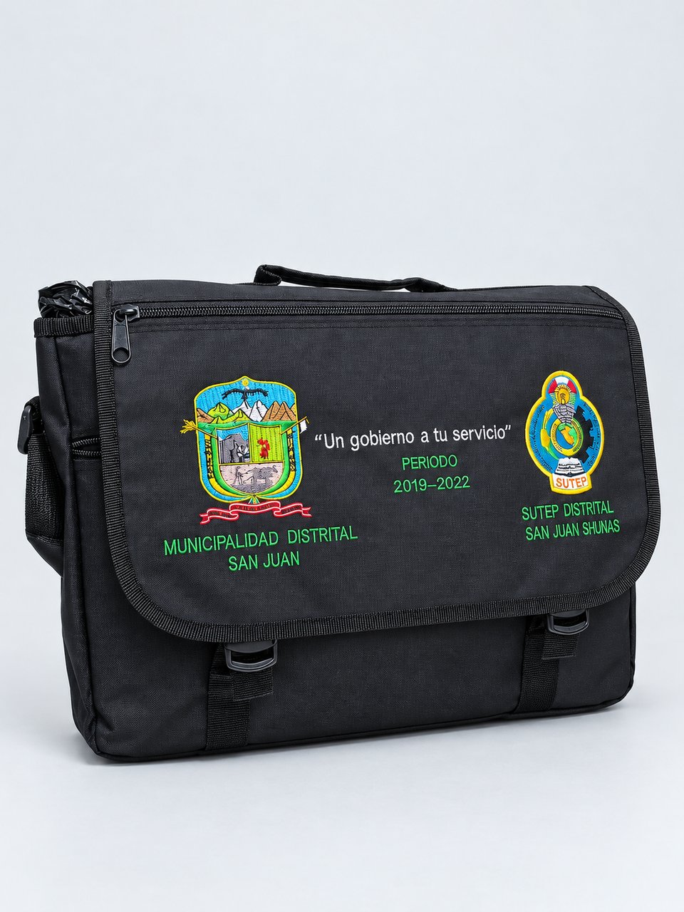 Maletín institucional para laptop con solapa — fotografía A