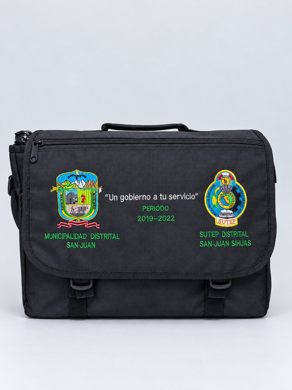 Maletín institucional para laptop con solapa — fotografía B
